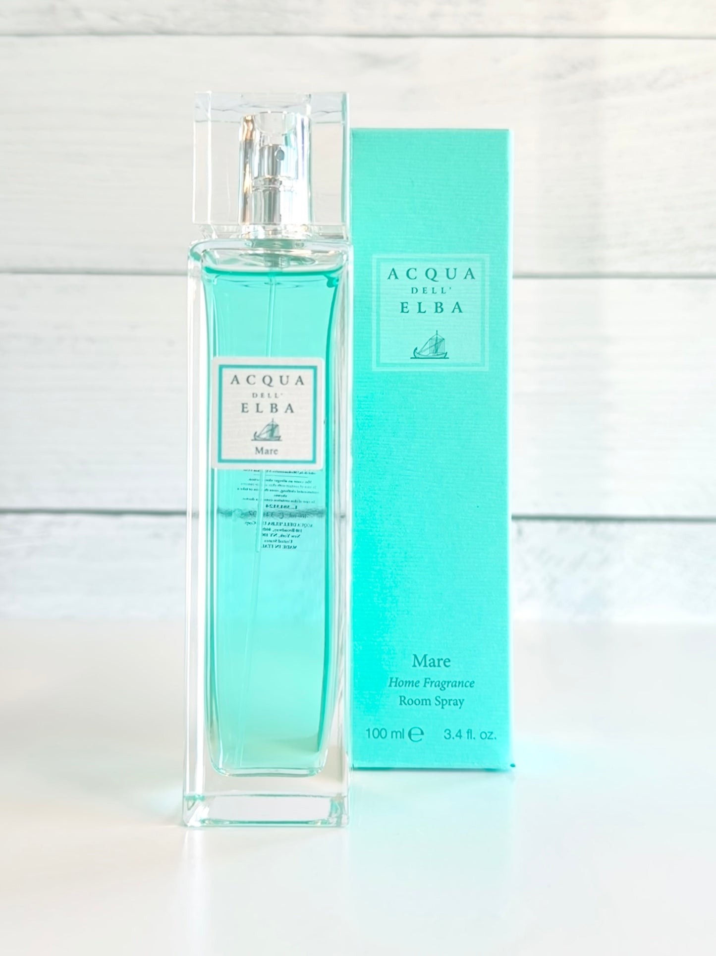 Aqua dell’Elba Mare marine room spray with coastal-inspired fragrance packaging
